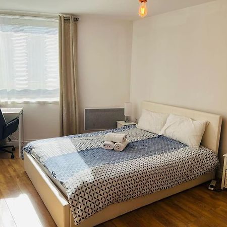 Bright And Calm Apartment - Watford Watford  Extérieur photo