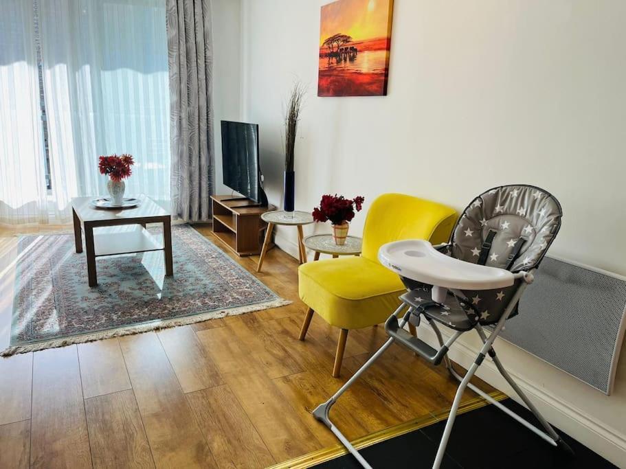 Bright And Calm Apartment - Watford Watford  Extérieur photo