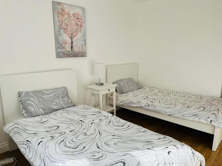 Bright And Calm Apartment - Watford Watford  Extérieur photo