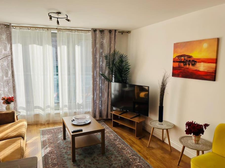 Bright And Calm Apartment - Watford Watford  Extérieur photo