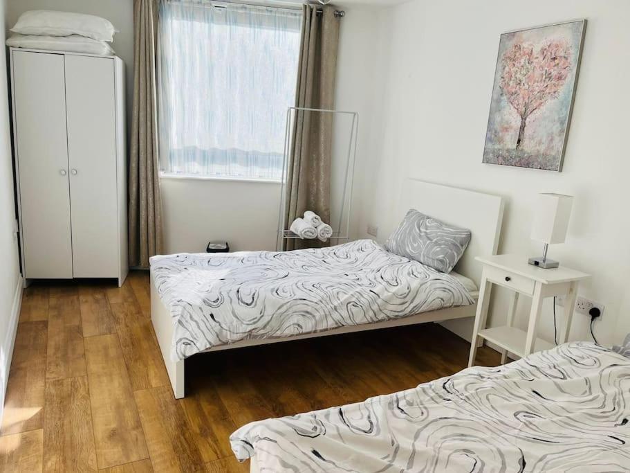 Bright And Calm Apartment - Watford Watford  Extérieur photo