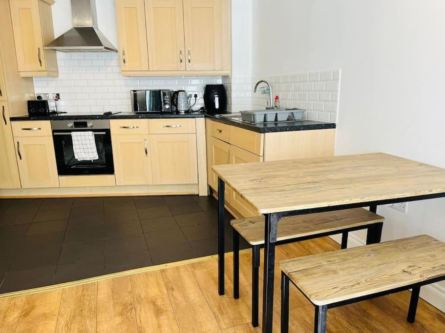 Bright And Calm Apartment - Watford Watford  Extérieur photo