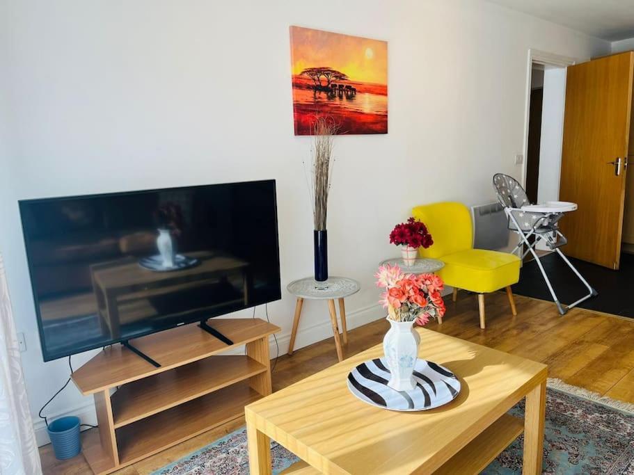 Bright And Calm Apartment - Watford Watford  Extérieur photo