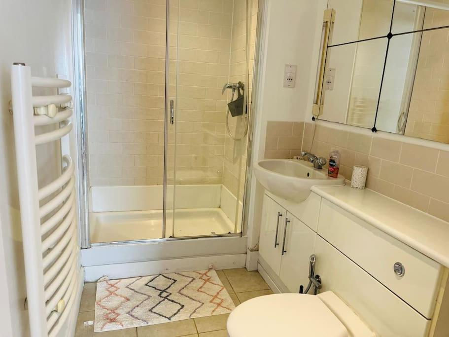 Bright And Calm Apartment - Watford Watford  Extérieur photo